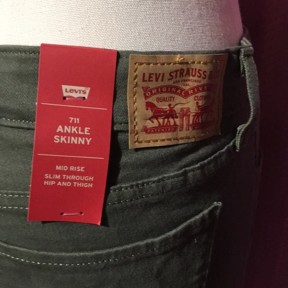 Levi’s 711 ankle skinny zipper ankle - Picture 6 of 6